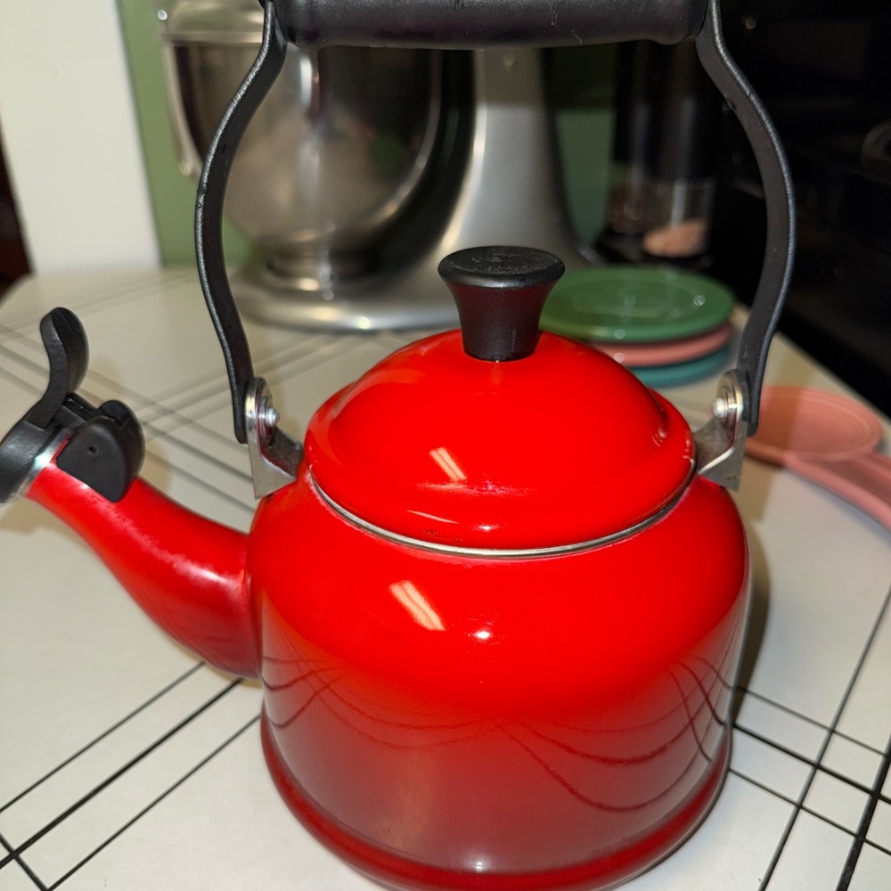 Le Creuset Demi whistling kettle